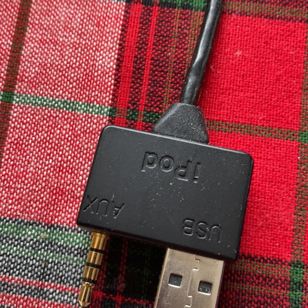 KIA MOTORS IPOD CABLE